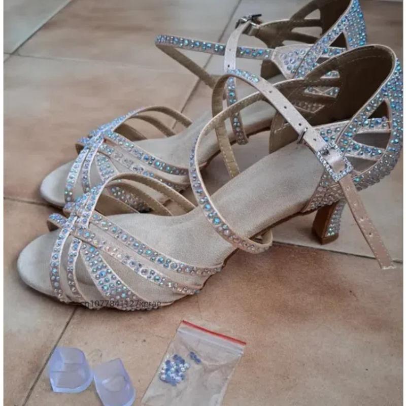 Neue Diamantbesetzte Latein-Tanzschuhe für erwachsene Frauen, Professionelle Tanzschuhe mit weicher Sohle, Mittlere Absätze für Damen