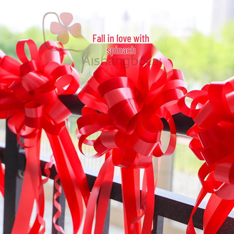 Большое свадебное украшение из цветов и лент для перил лестницы и комнат