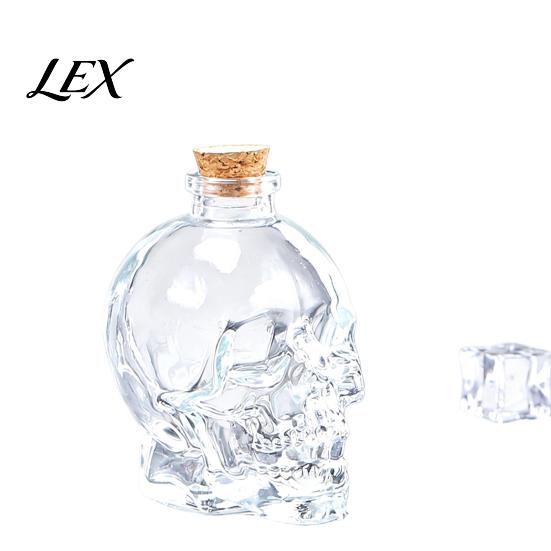 Smooth Pour Liquor Bottle Skull Whiskey Decanter, 3D Glass with Stopper, Novelty Decorative Wine Dispenser for Home Bar, Unique Gothic Gift Men Lover