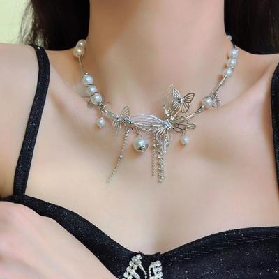 GemChic Women's Pendant Necklace Exquisite Butterfly Pearl Choker Necklace Ladies Trendy Collarbone Chain Birthday Christmas Jewelry Gift