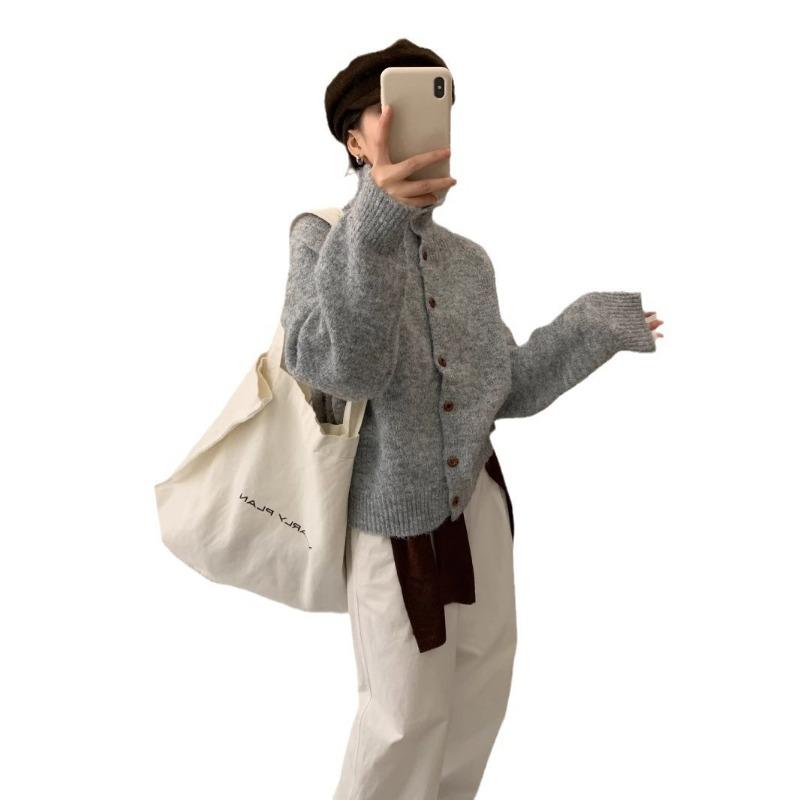 High-necked single-row wooden buckle plush knitted cardigan women's simple retro small fresh shoulder-plugged long-sleeved jacket