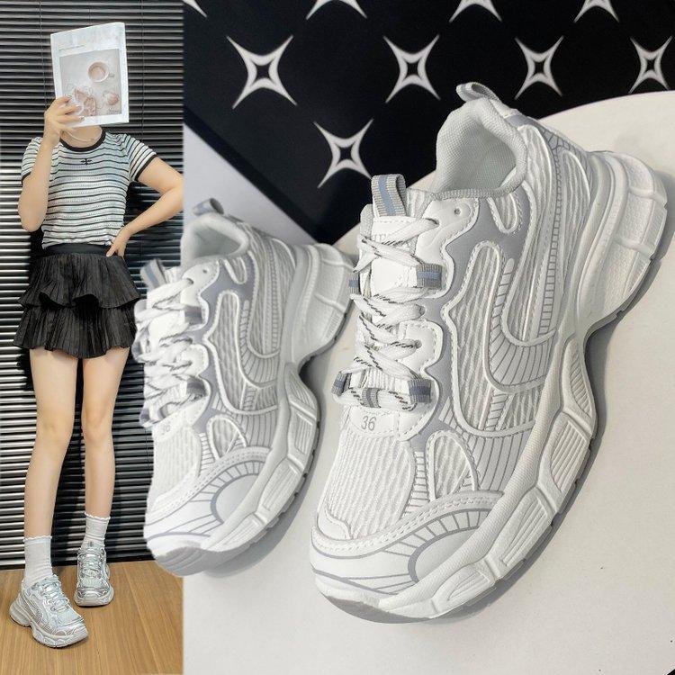 2025 Spring and Autumn New Lightweight Casual Sports Shoes Versatile Women's Thick-soled Mesh Breathable Soft-soled Sports Shoes