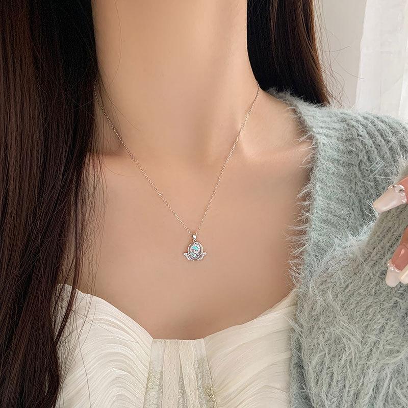 Kleine Blumenkette Koreanischer Stil Modische Halskette Tragen Tulpen eingelegt mit Mondstein Süßes Geschenk
