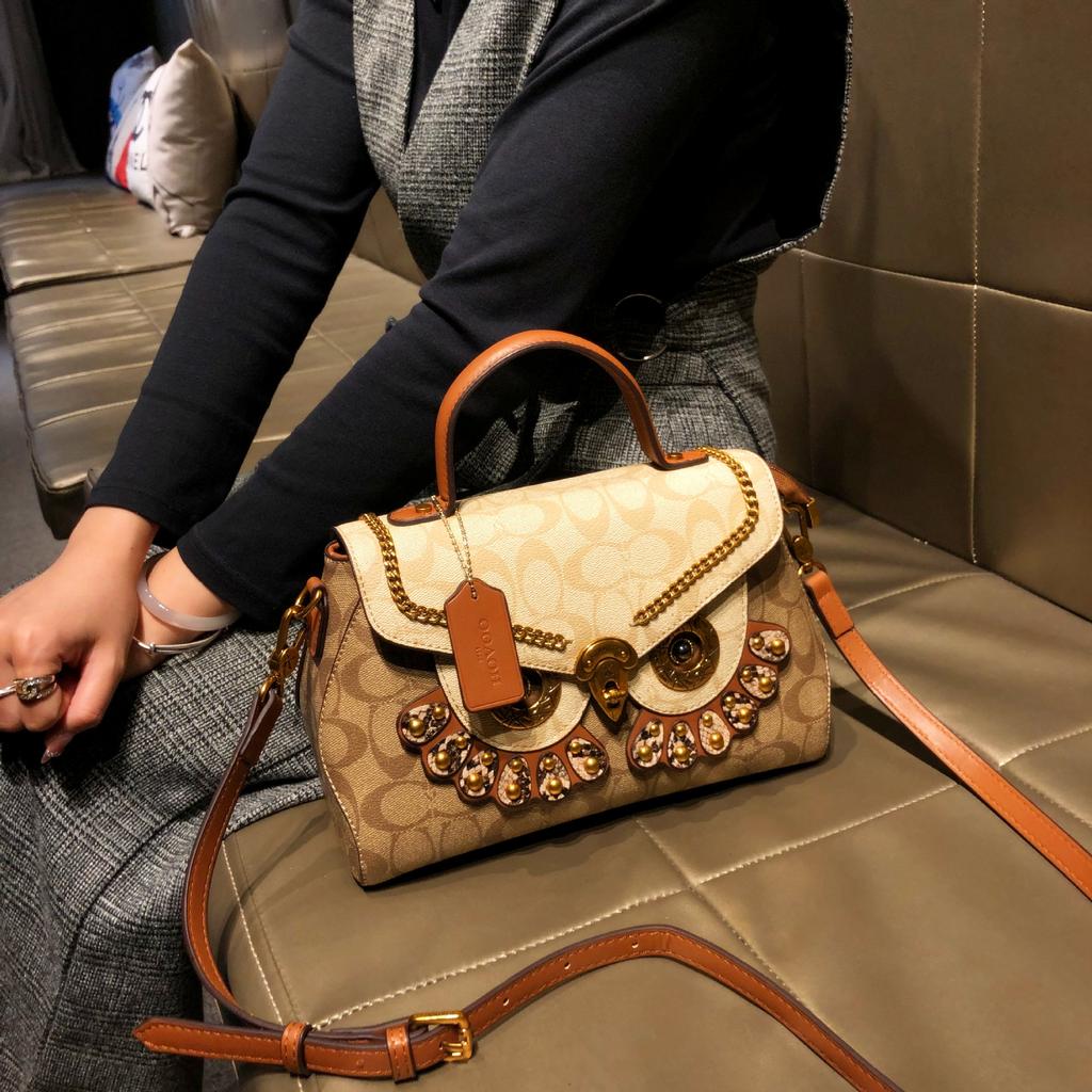 Neue Leder-Schultertasche mit hochwertigem Gefühl, zum Crossbody-Tragen für den Sommer, Kleine quadratische Tasche