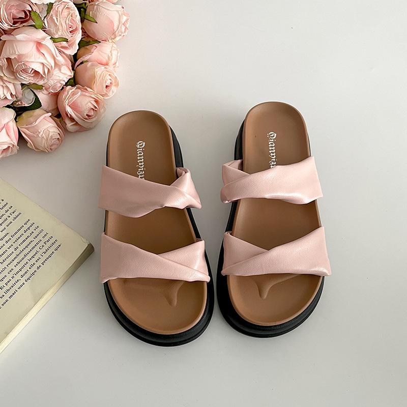 Fashion, lightweight and explosive French non-slip one-word thick-soled slippers for women's summer wear 2025 new height-enhancing cool slippers