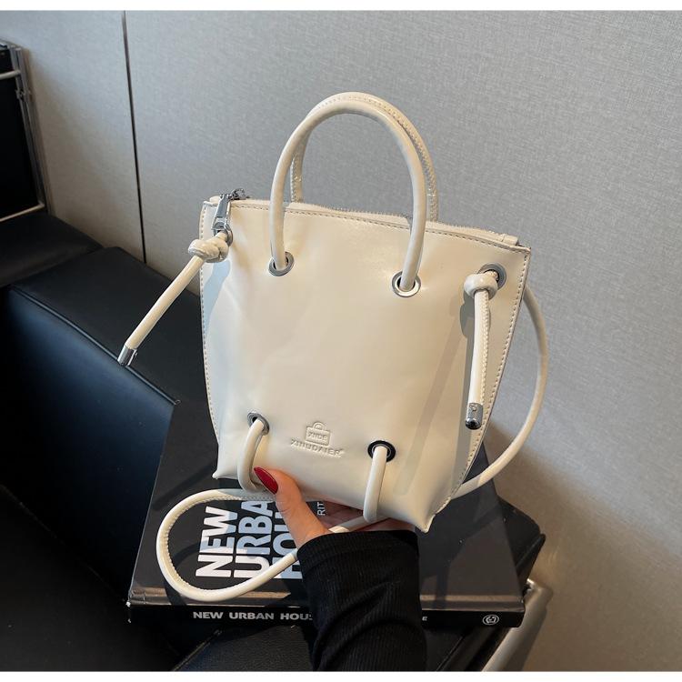 High Value Bag Women's New Fashion High Sense Handbag Versatile Large Capacity Shoulder Messenger Bag