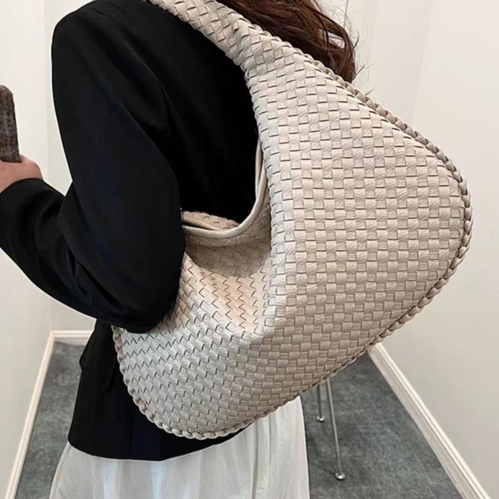 2026 Handwoven Retro Monk Bag: Chic, Fashionable Design for Daily Commute