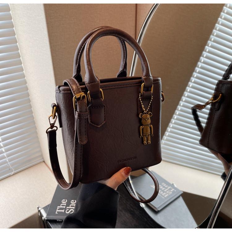 Ielgy Fashion Simple All-Match Shoulder Messenger Bag Texture Portable Bucket Bag