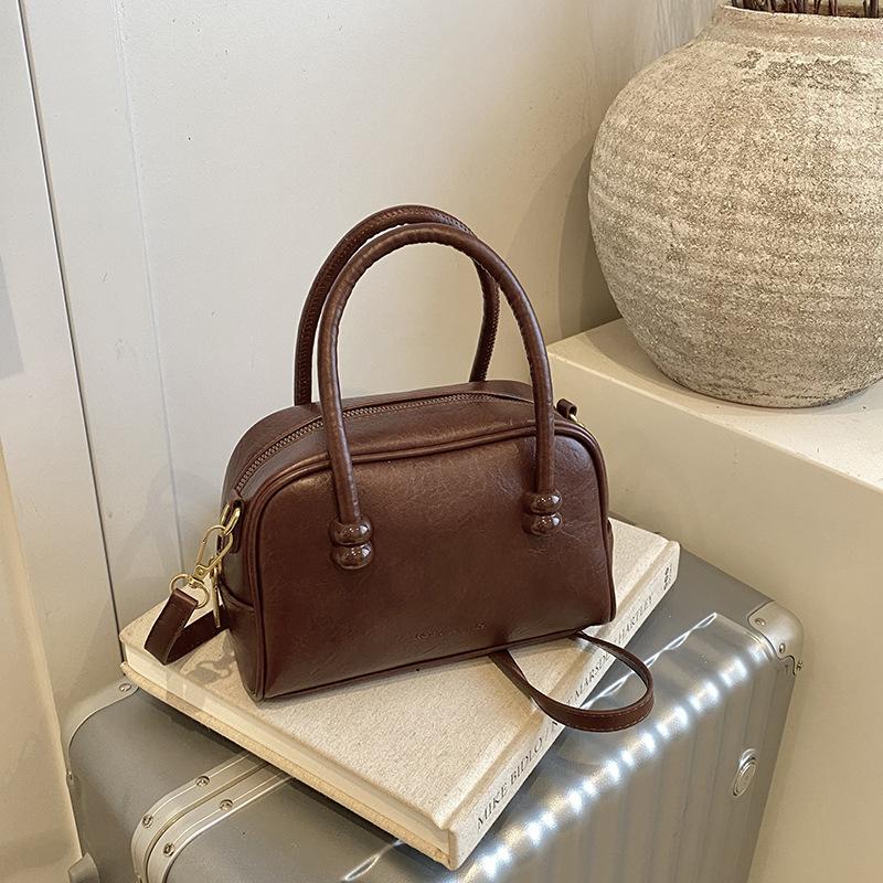 Niche design bag women's 2025 new autumn and winter versatile shoulder messenger bag Korean version ins portable pillow bag