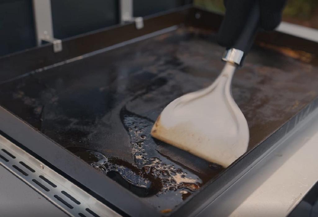 Weber BBQ Grill Griddle Scraper, Spatula for Grill Cleaning [Official Japanese Product with 2-Year Warranty] 6781