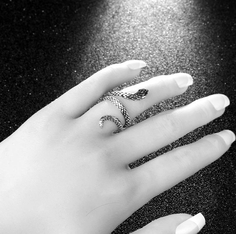 Hot-Selling Retro Cobra Snake Ring for Women and Men