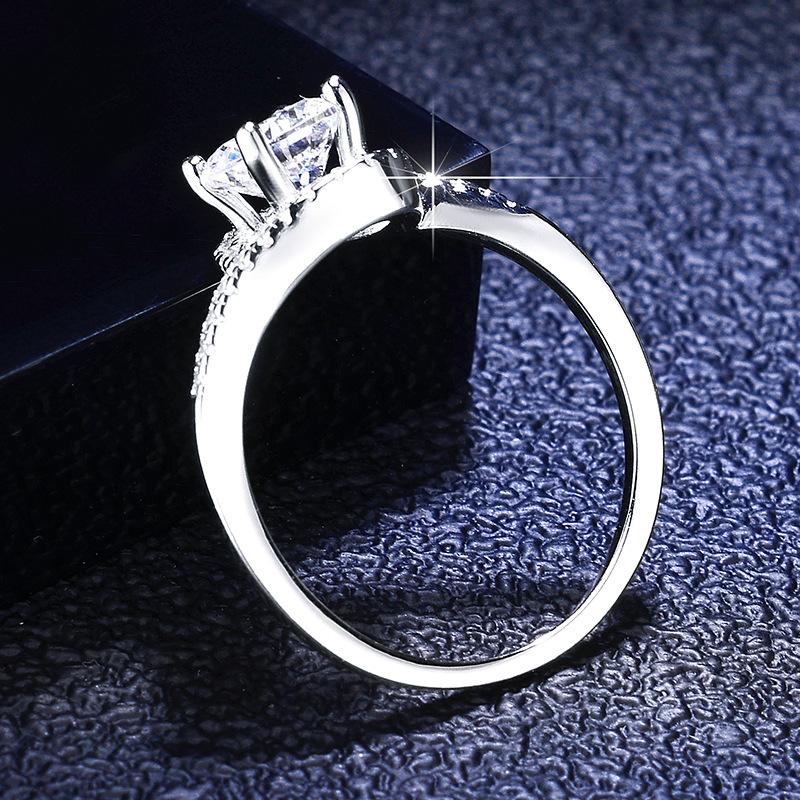 D Color Moissanite Ring Fashion Women's S925 Sterling Silver Ring Classic 1 Carat Silver Ring Wedding Ring Proposal Diamond Ring Gift for Girlfriend