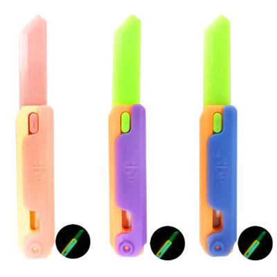 Fluoreszierendes leuchtendes Karottenmesser-Spielzeug, das 3-mal länger und größer ist für Mutter und Kind, koreanische beliebte Puzzles