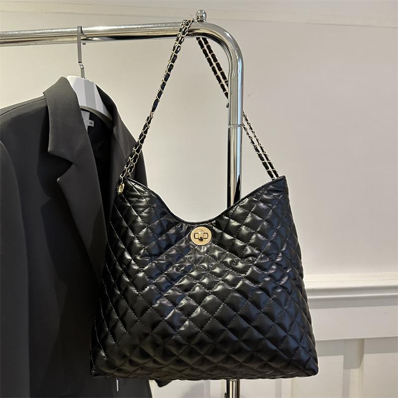 Underarm bag women's bag large capacity 2025 new autumn and winter niche diamond chain bag fashionable shoulder messenger bag