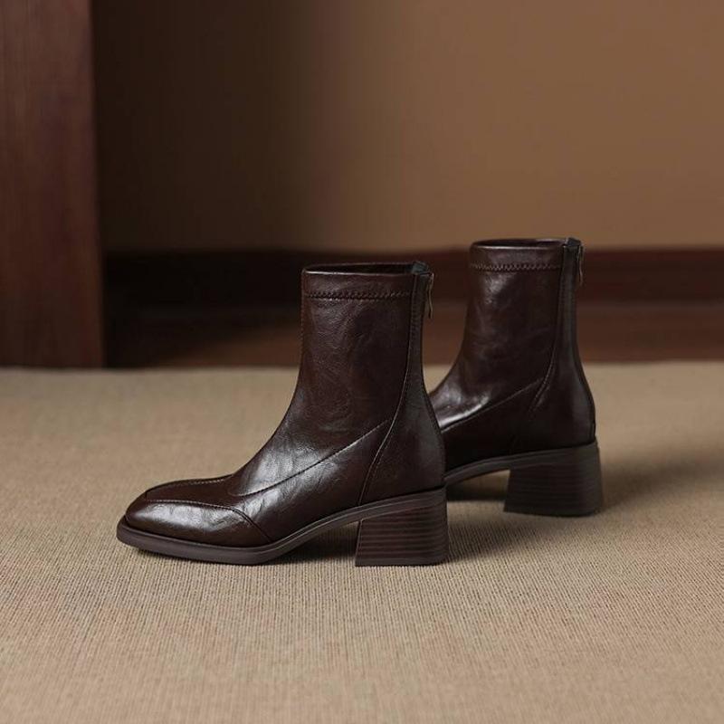 New leather women's large-size Martin boots solid color round head middle heel comfortable square heel autumn and winter rear zipper middle boots