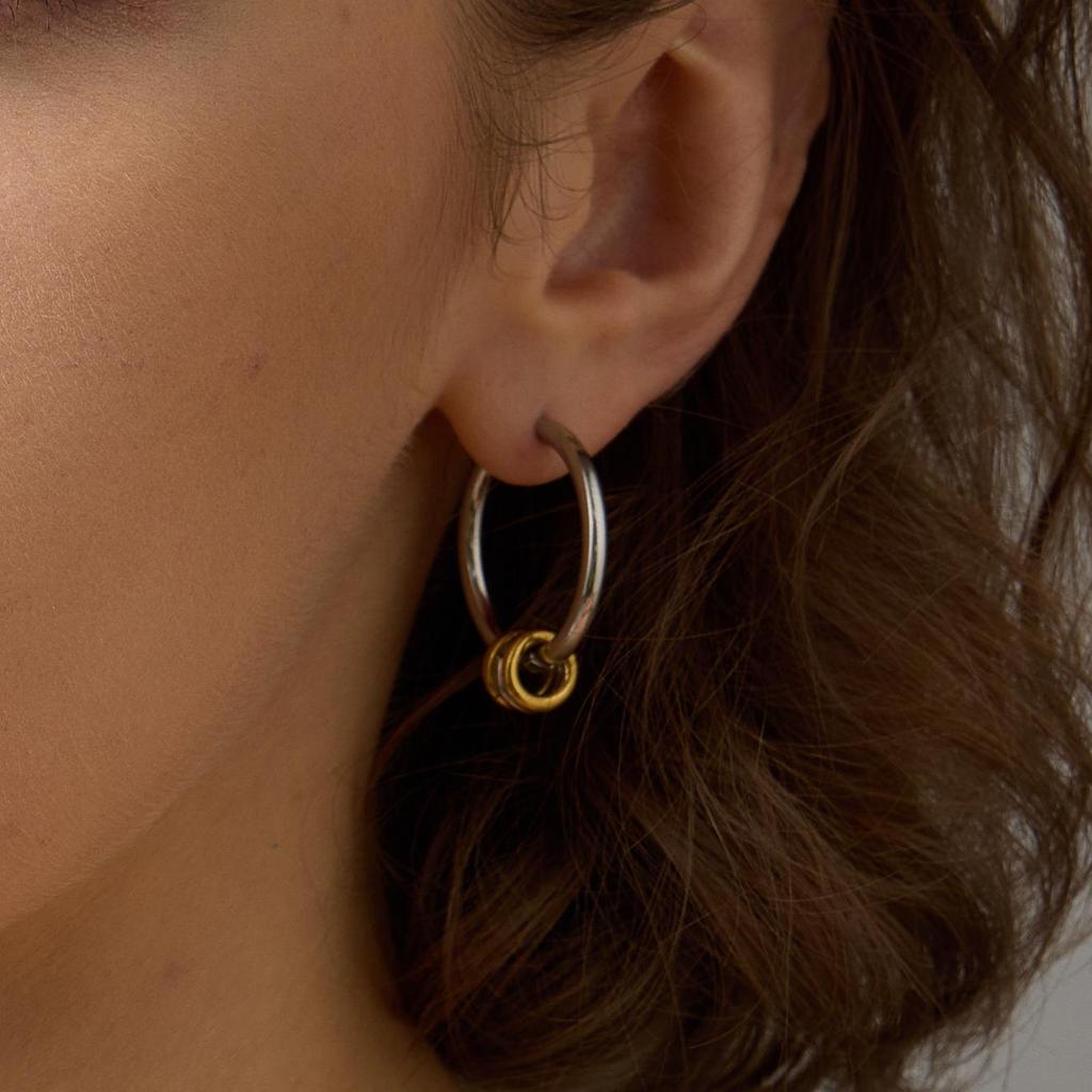 French Versatile 18K Gold Steel Circle Earrings: Non-Fading, Influential Style
