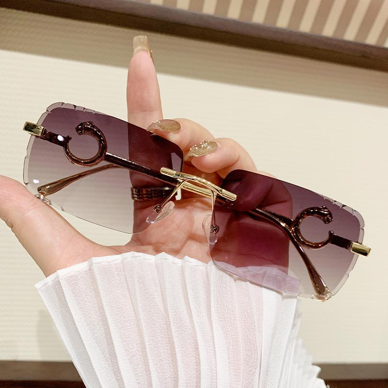 Quadratischer Rahmen Schnittkante Sonnenbrille Mode Ring Leopardenkopf Metall Trendig Foto Sonnenschutzbrille 90262