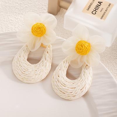 Pendientes de Flor de Malla de Rafia Hechos a Mano Pendientes de Moda de Lujo Ligero para Mujer Pendientes Mori Pequeños Frescos y Dulces