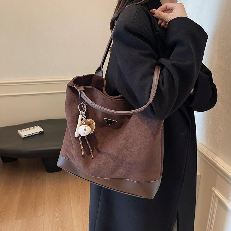 Autumn suede underarm bag women's 2025 new fashion Korean version tote bag simple large capacity shoulder bag