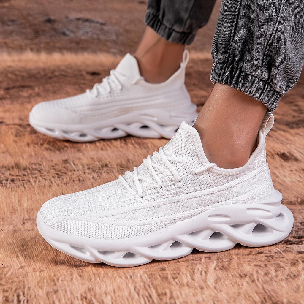 Fashion Luxury Black Men's Sneakers Summer Lightweight Men Shoes Mesh Breathable Shoes for Men Outdoor Platform Sports Running Shoes