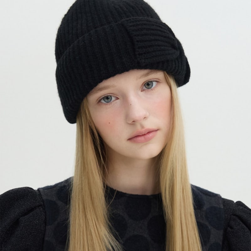 Brown Hat Rosette Beanie - Black