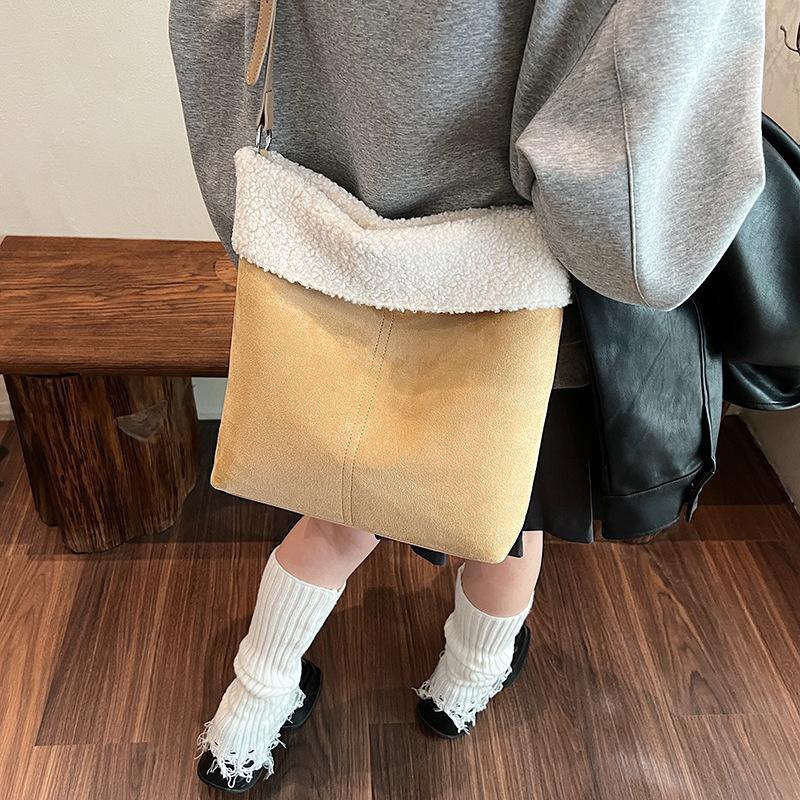 Bag Girl 2025 Autumn New Fairy Furry Bag Folded Cloud Bag Furry Hand Carry Small Bag Crossbody Bag
