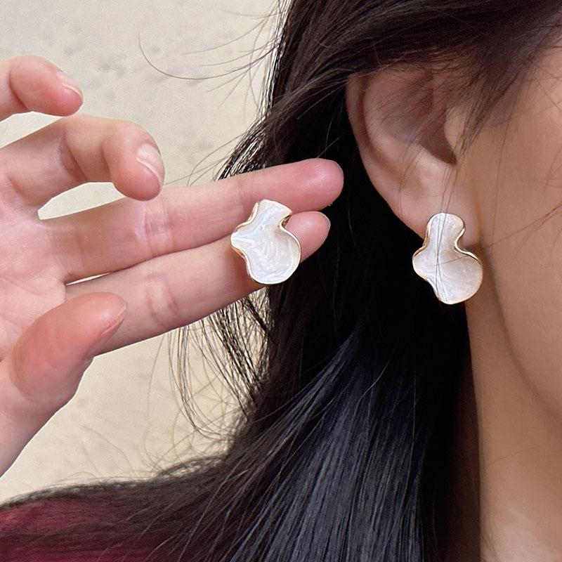 Retro Resin Irregular Cloud Earrings for Women Girls French Style Stud Earrings Fashion Party Ear Jewelry Accessories Gifts