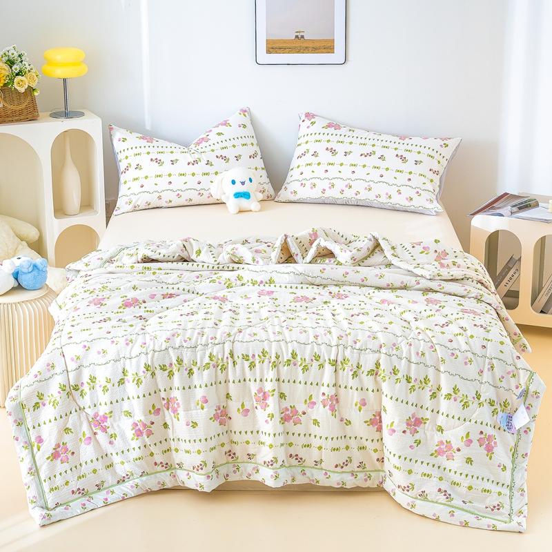 Cartoon Candy Rainbow Pattern Summer Cooling Quilt Skin-friendly Breathable Textured Air Conditioning Quilt for Kids Teens Girls