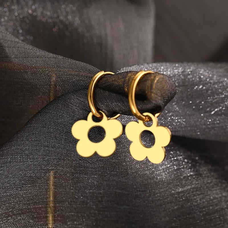 Stainless Steel Earrings Cute Cartoon Flower Pendants Korean Fashion Hoop Earrings For Women Jewelry Best Friend Wedding Gifts