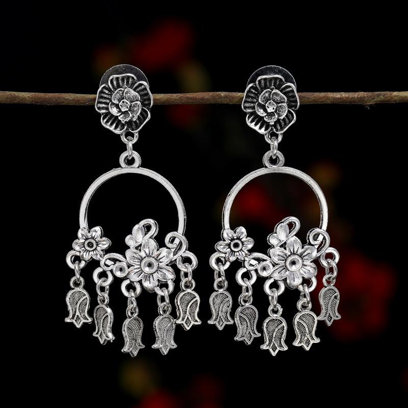 Retro Personalized Tibetan Silver Fringed Stud Earrings Long Temperament Versatile Earrings Exaggerated Metal Vacation Earrings Women