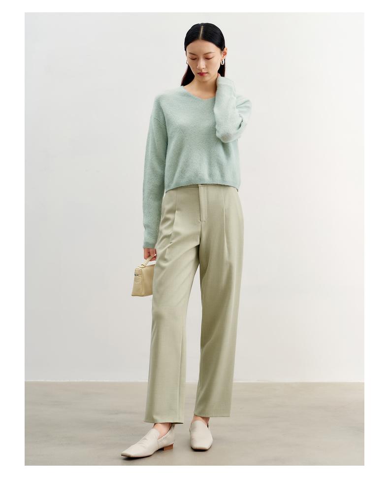 Jiuzi Anna Kou Simple and Lazy Style Loose V-Neck Shoulder Soft Top Sweater