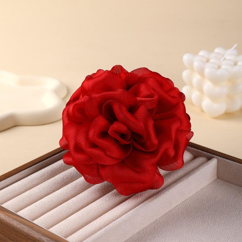 Látková růže květina klips vzadu na hlavě drdol žraločí klips foto klips na vlasy vlasový doplněk