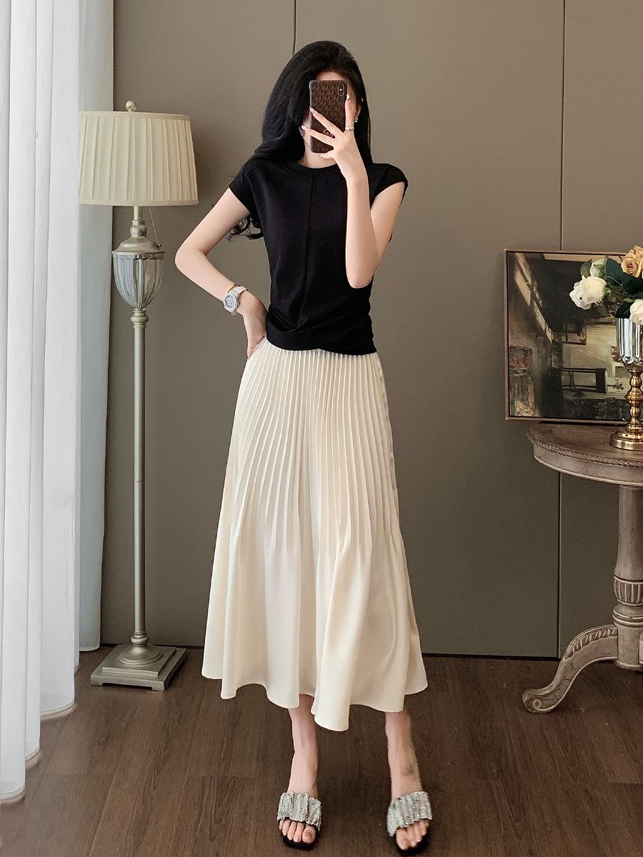 

Elegant Summer Dress Set: Slimming, Off-Shoulder Short Sleeve Top with a Beautiful Pleated Midi Skirt for Women Medium