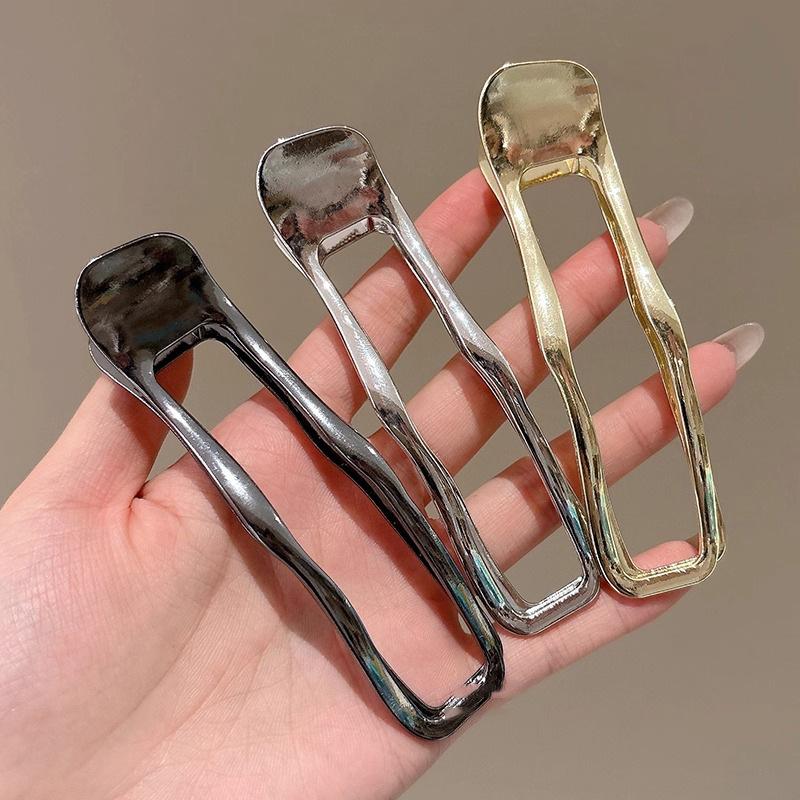 Hollow Rectangle Hair Claw Clips Metal Duckbill Hair Clips Non-Slip Grip Hair Barrettes Geometric Hair Accessories for Daily