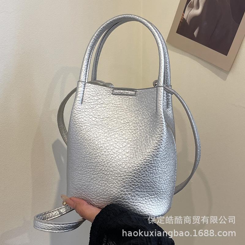 Premium Sense Niche Child Mother Bag Women's Spring and Summer 2025 New Retro Messenger Bag Women's Hand-held Pleated Bucket Bag