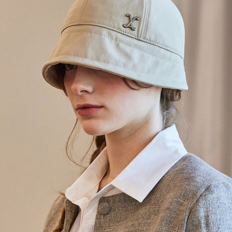 

VARZAR VA Изогнутая шляпа-бонет из нейлона с шипами бежевая FREE