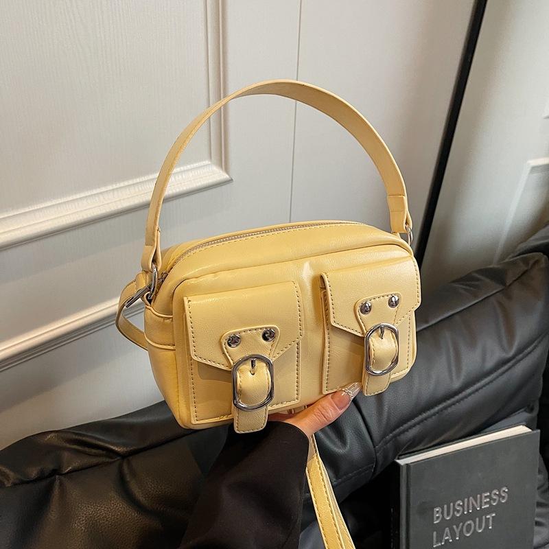 

Сегодняшние популярные маленькие сумки — это женские новые весенне-летние универсальные сумки-мессенджеры, маленькие квадратные сумки, изысканные маленькие сумки. жёлтый