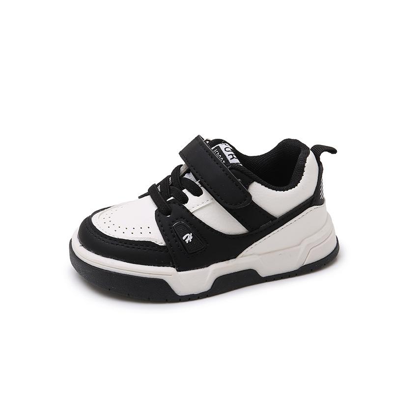 Children's board shoes 2025 soft sole lightweight non-slip small middle-aged children's leather surface versatile sports and leisure shoes