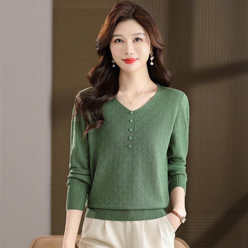 2025 Early Autumn Women's Korean V-neck Knitwear: Slimming Long Sleeve Solid Color Short Sweater