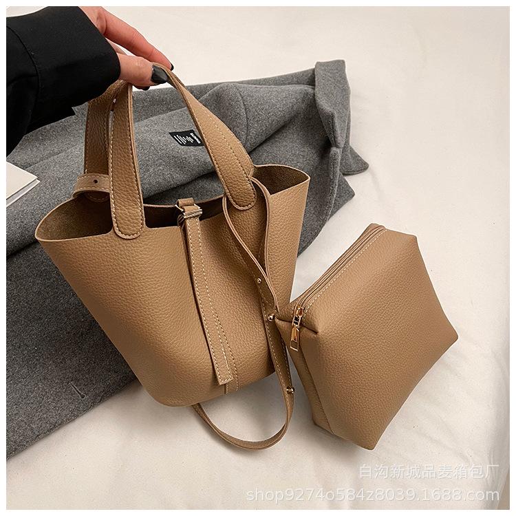 

Vegetable basket women s bag small bucket portable small bag women s 2025 new winter niche design messenger bag small bag коричневый