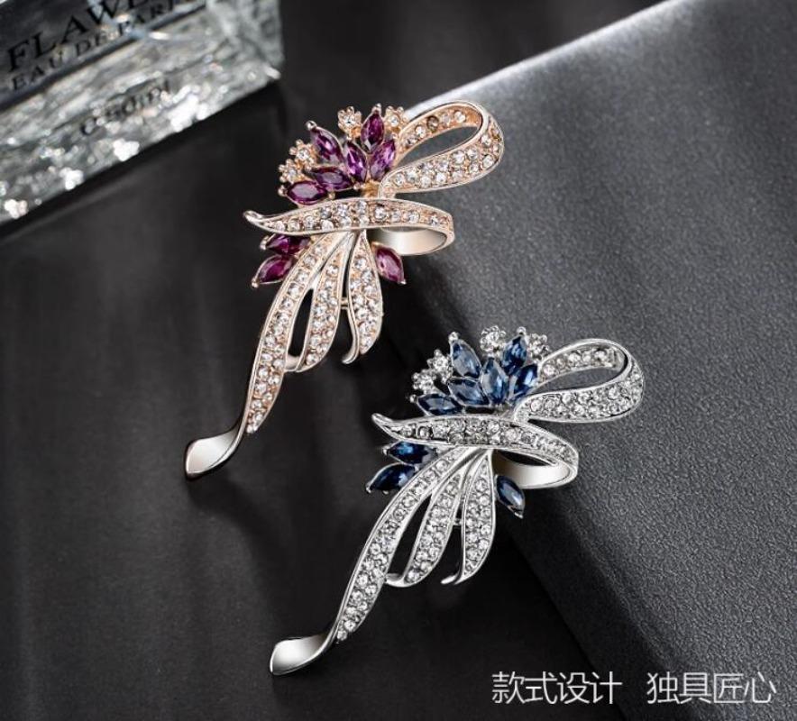 Goldfarbene Strass-Schleifenbroschen für Damen Schleifenknoten-Brosche Hochwertige Broschen Geschenk