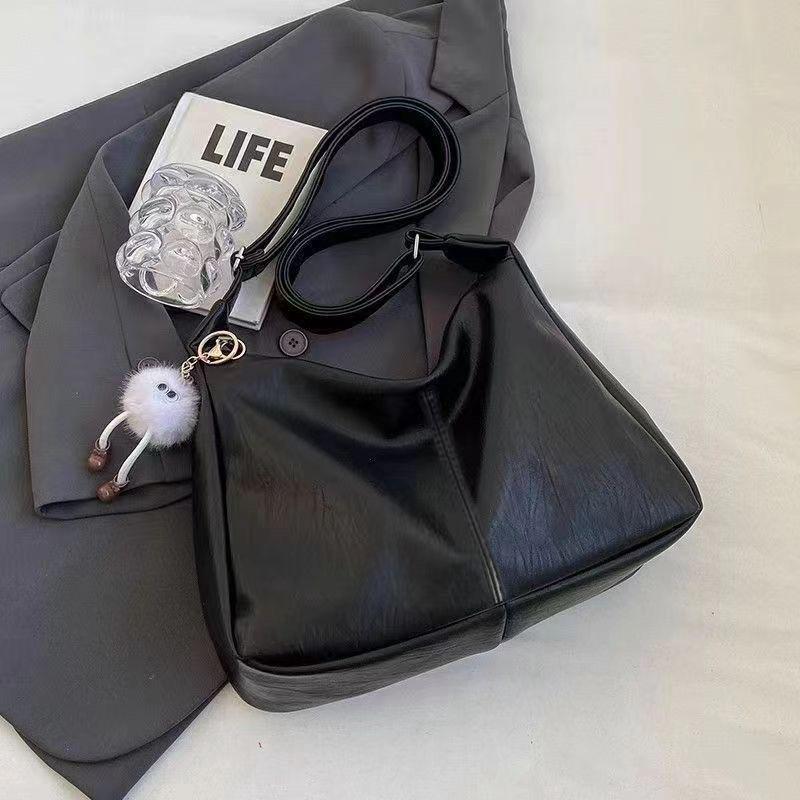 Retro Large Capacity Women's Fall/Winter Fashion Versatile Shoulder & Crossbody Tote Bag for Student Commute