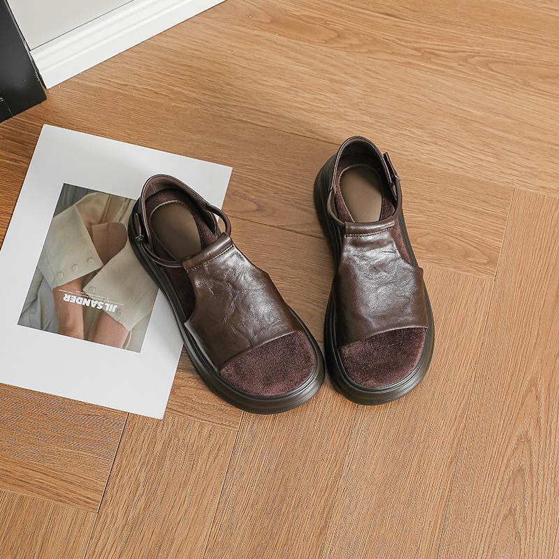 Spot Britische Retro-Plateau-Erhöhung Sommer-Sandalen Frauen sind schön und vielseitig Römische Schuhe kleine Männer tragen Hausschuhe Frauen