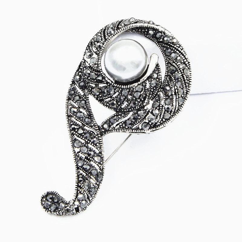 Retro European & American Gunmetal Brooch: High-Grade Alloy Clothing Accessory for Autumn & Winter. Zhenyao Jewelry