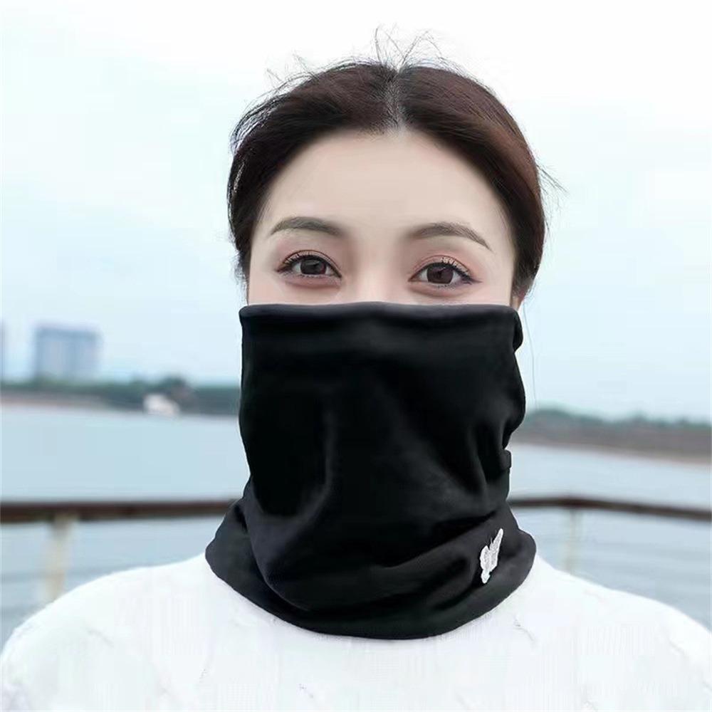 

М які теплі шарфи зберігають тепло. Модний зимовий спортивний шарф із холодним коміром чорний