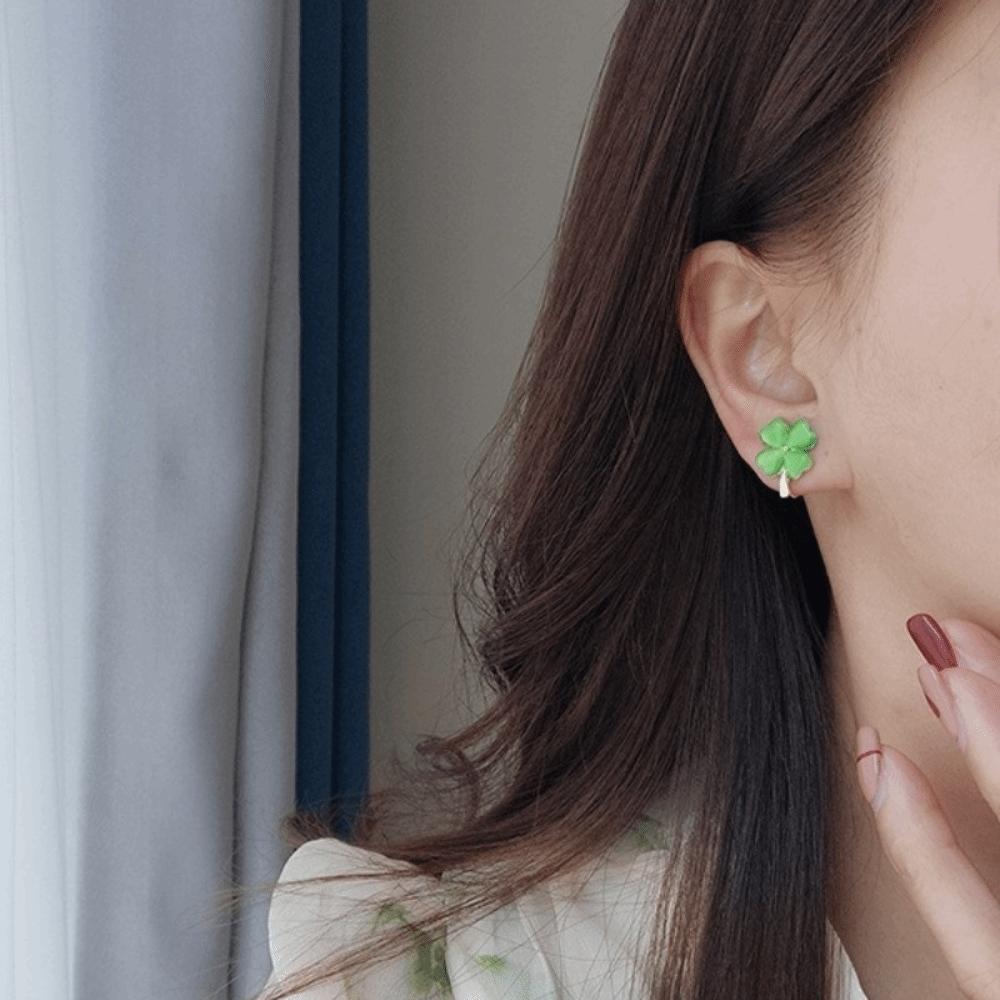Cute Cat's Eye Stone Ear Stud Simple Friendship Earrings Four-leaf Clover Earrings  Women
