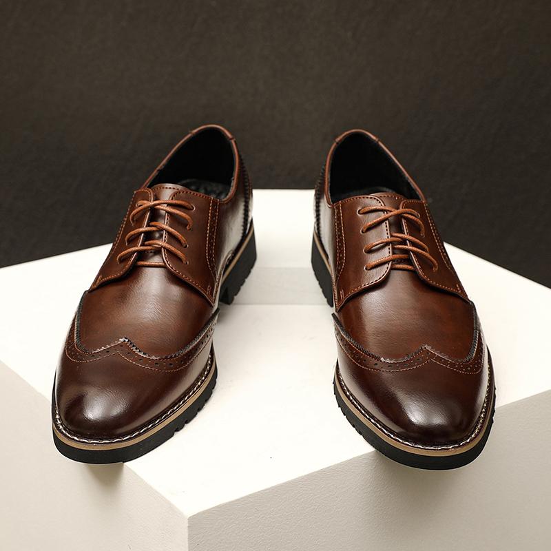 Herresko i skinn for forretningsbruk Moteabel gentleman-stil Daglig kontor utendørs fritidsselskap Bryllup formelle elegante sko