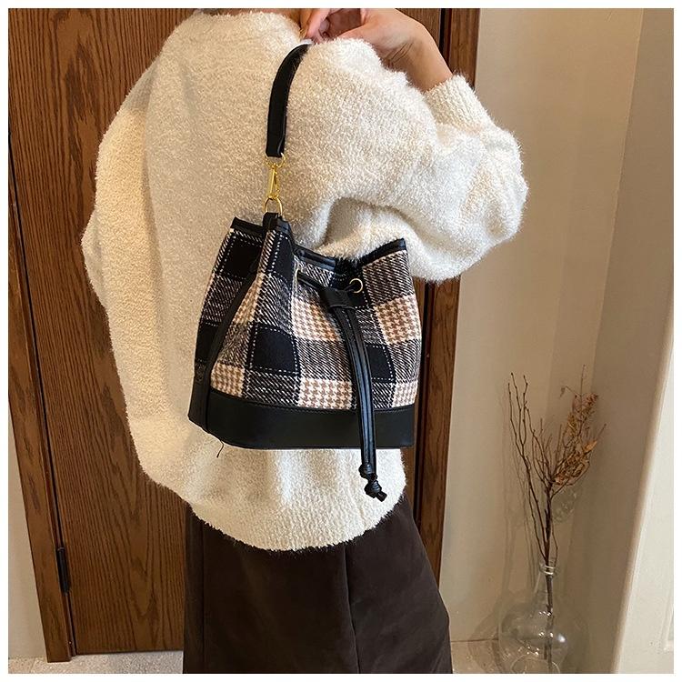 IELGY Women's Red Bucket Bag, Large Capacity Shoulder Crossbody Plaid Premium Textured Handbag