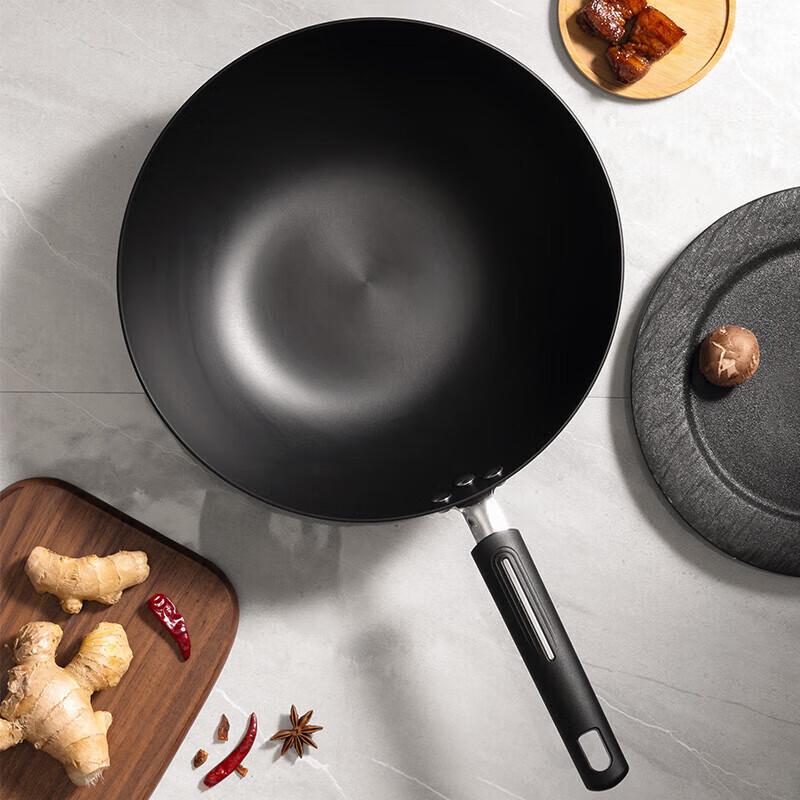 Chui Da Huang 32cm Nitrided Cast Iron Flat Bottom Wok