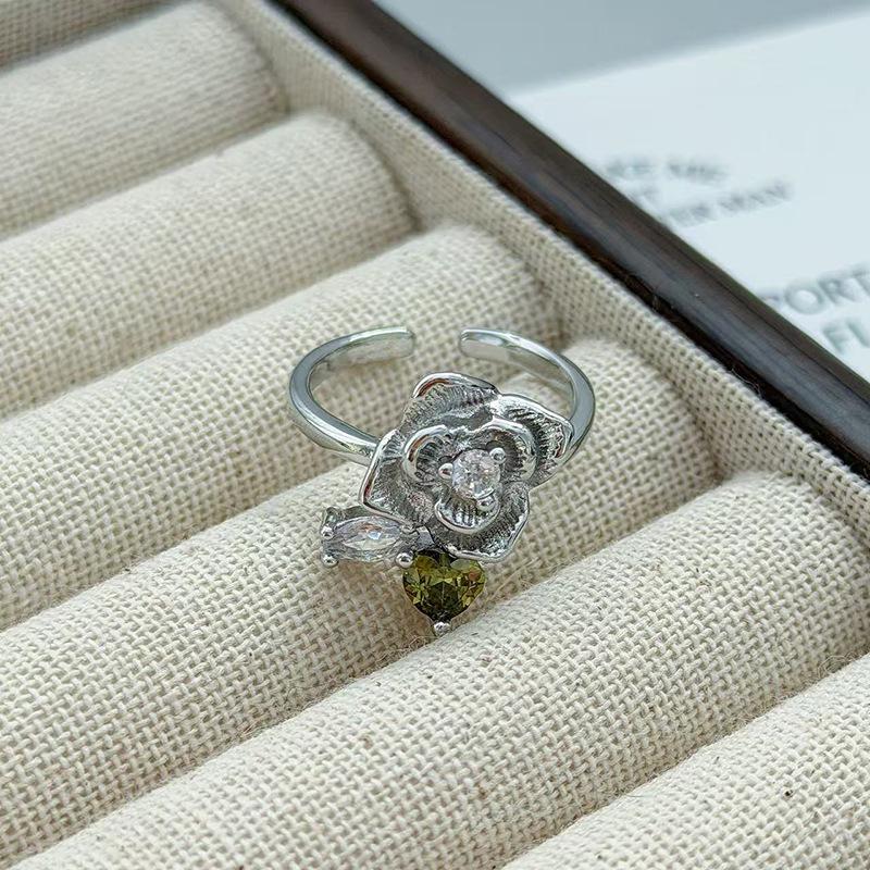 Nische Designgefühl Exquisiter Leichter Luxus Offener Ring Damen Olivgrüner Zirkon Temperament Super Flash Mode Gestapelter Zeigefingerring